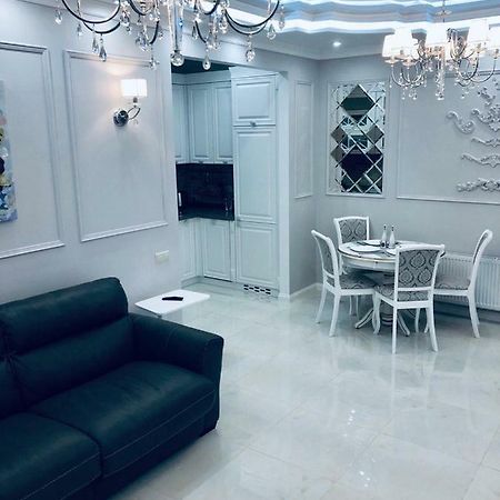 White Apartments In Arcadia Одесса Экстерьер фото